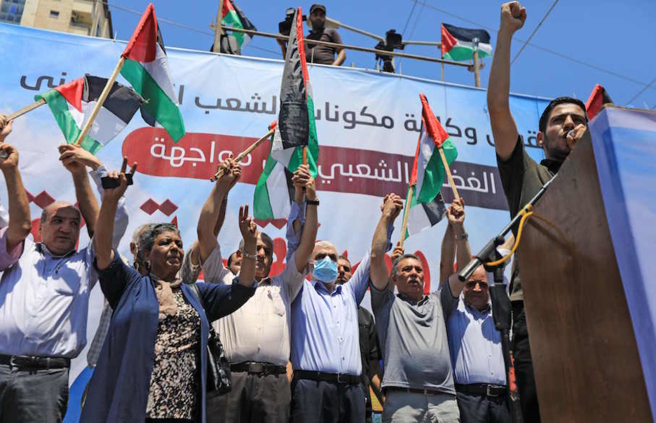 Hamas taldeko buru Yahya Sinwar Gazan egin duten mobilizazioan hizketan. (Mahmud HAMS/AFP)