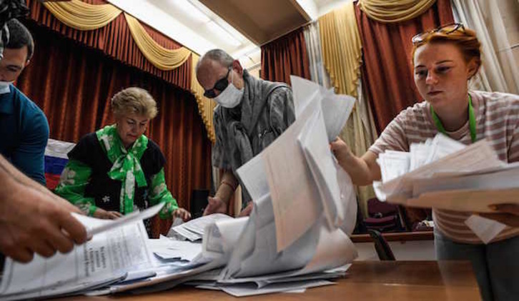 Recuento de papeletas en Moscú. (Alexander NEMENOV / AFP) 
