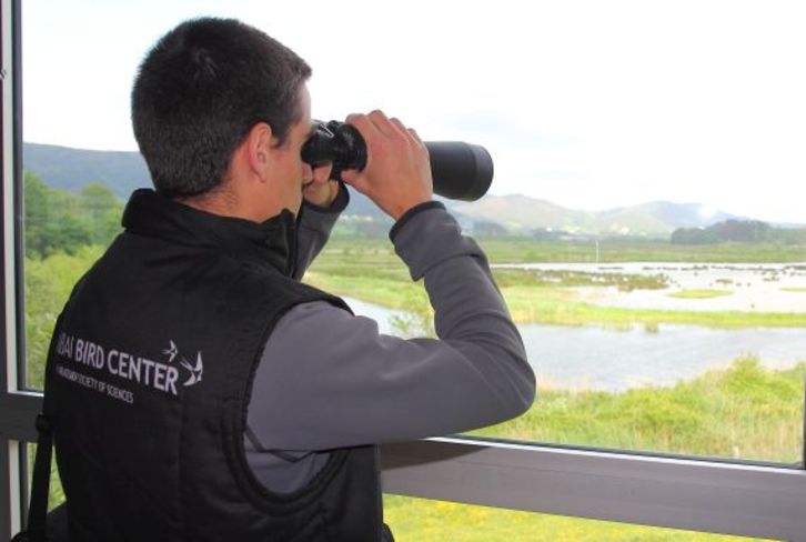 Zentroa hegaztien eta horien migrazioen behatoki aparta da. (Urdaibai Bird Center)  