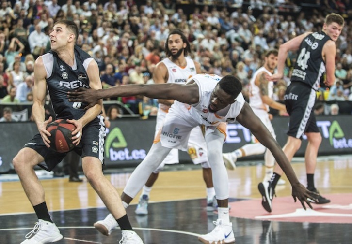 Iván Cruz, en un partido en Miribilla. (Marisol RAMÏREZ/FOKU)