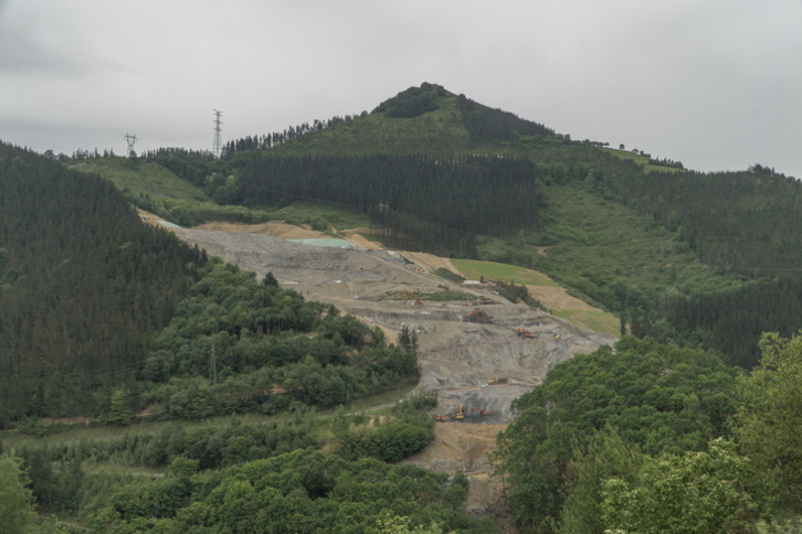 Vista general del vertedero de Zaldibar tras el derrumbe. (Andoni CANELLADA / FOKU)