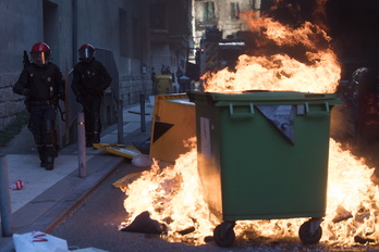 Ortega Smith, ante una ikurriña. (Juan Carlos RUIZ | FOKU)