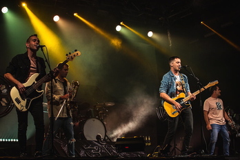 ETSk dantzan jarri ditu bildutakoak, normaltasunerunzko argi izpi berri bat. (Aritz LOIOLA | FOKU)