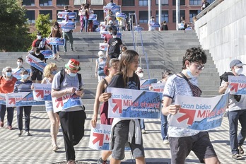 La marcha que ha recorrido el barrio iruindarra de Arrosadia. (Idoia ZABALETA | FOKU)