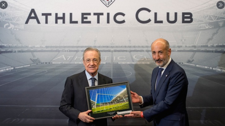 Elizegi entregó un cuadro a Florentino Pérez con un gol de Cristiano Ronaldo. (@AthleticClub)