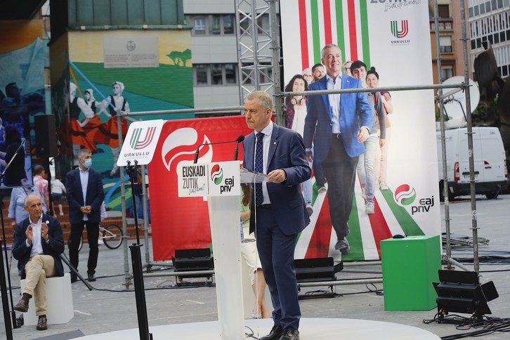 Iñigo Urkullu se dirige a los asistentes al acto del lunes en Barakaldo (EAJ-PNV)