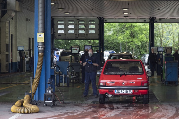 Imagen de la ITV de Urnieta, que se puso en marcha con la desescalada. (Jon URBE/FOKU)