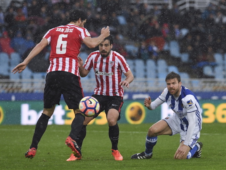 San Jose eta Beñat, Realaren aurkako derbi batean. (Jon URBE/FOKU)