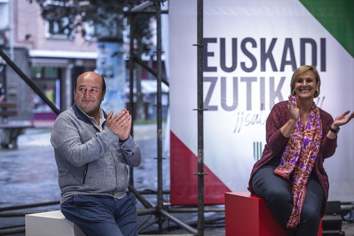 Ortuzar y Bilbao, en un acto de campaña. (Aritz LOIOLA | FOKU)