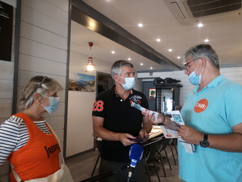 La CFDT informe les employeurs sur les droits des saisonniers. © Anaiz Aguirre Olhagaray