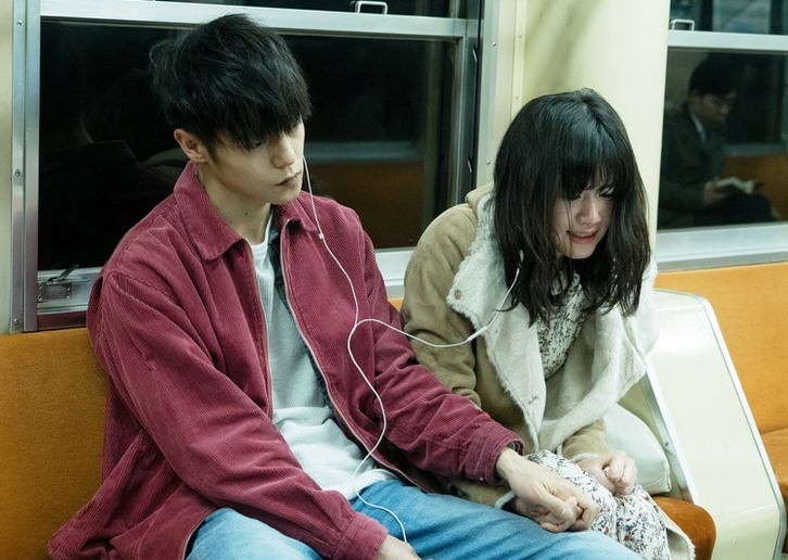 Leo (Masataka Kubota) y Yuri (Sakurako Konishi) contra los yakuzas. (NAIZ)