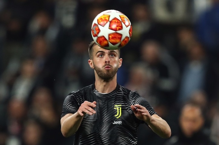 La Juve de Pjanic tiene que remontar para estar en cuartos (Isabella BONOTTO / AFP)