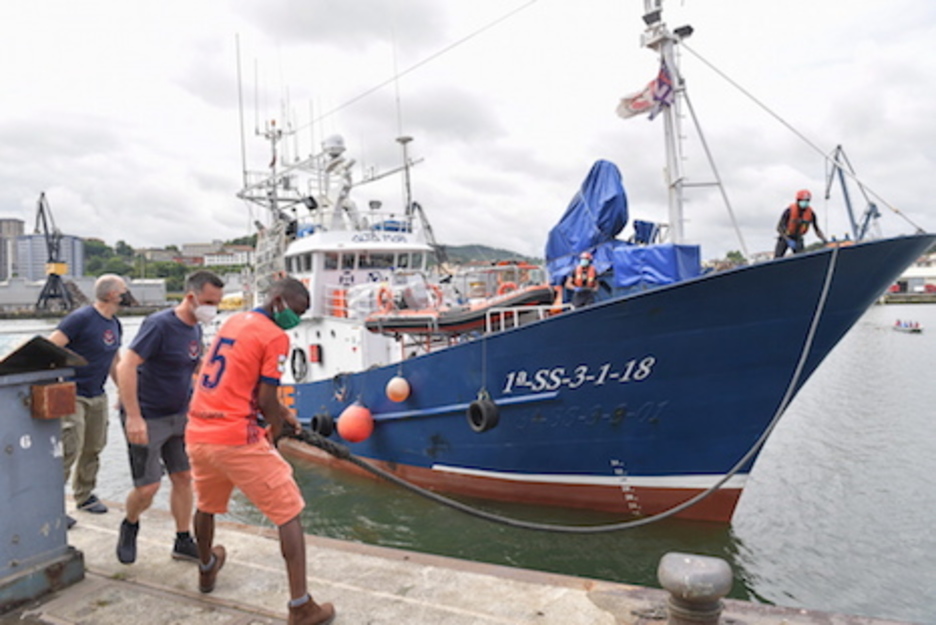 El buque de rescate Aita Mari llega al puerto de Pasaia tras permanecer 49 días bloqueado en Palermo. (Idoia ZABALETA/FOKU)