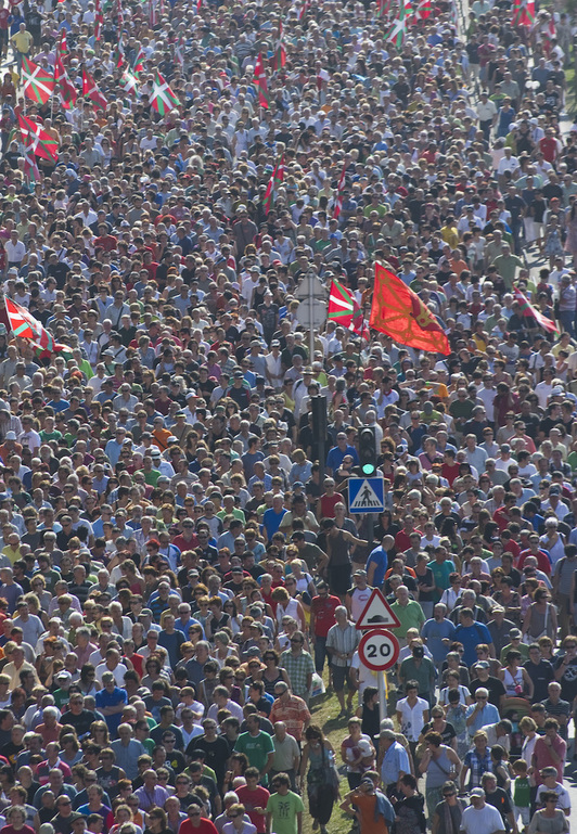 La manifestación de Donostia consiguió reunir 10.000 personas. (Andoni CANELLADA/FOKU)