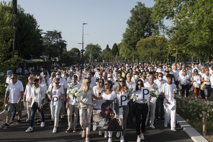 Una marcha recorrió el miércoles Baiona para denunciar este crimen. (Guillaume FAVEAU)