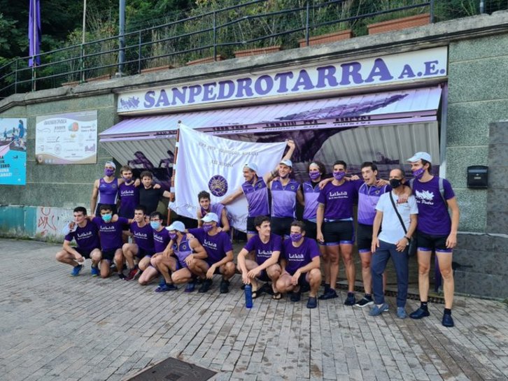 Los remeros de San Pedro, con la bandera (SAN PEDRO)