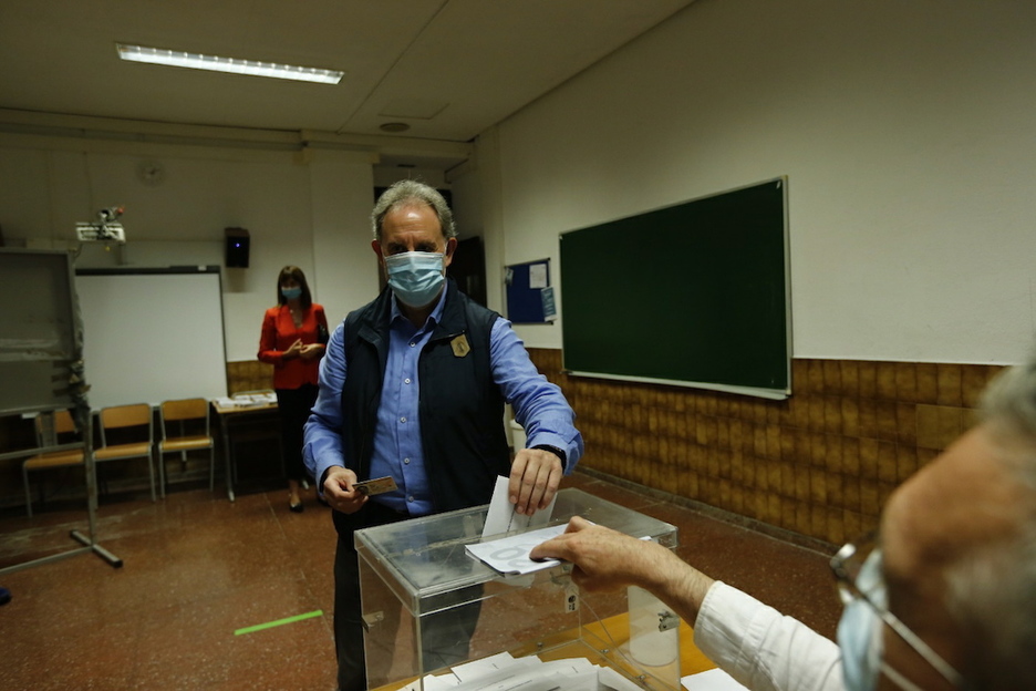 Alfonso Gil, Idoia Mendiaren senarra. Biek covid-19 gaitza izan zuten. (Aritz LOIOLA/FOKU) Alfonso Gil, Idoia Mendiaren senarra. Biek covid-19 gaitza izan zuten. (Aritz LOIOLA/FOKU)