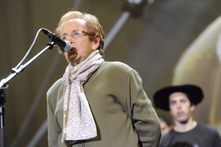 Inaxi Etxabe 2015ean, Gipuzkoako Bertsolari Txapelketako finalean. (Jon URBE I FOKU)