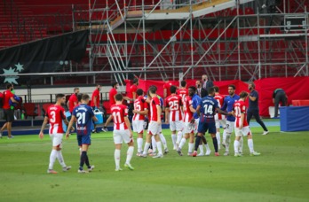 Final del partido en La Nucia con victoria para el Athletic ante el Levante. (LA OTRA FOTO)