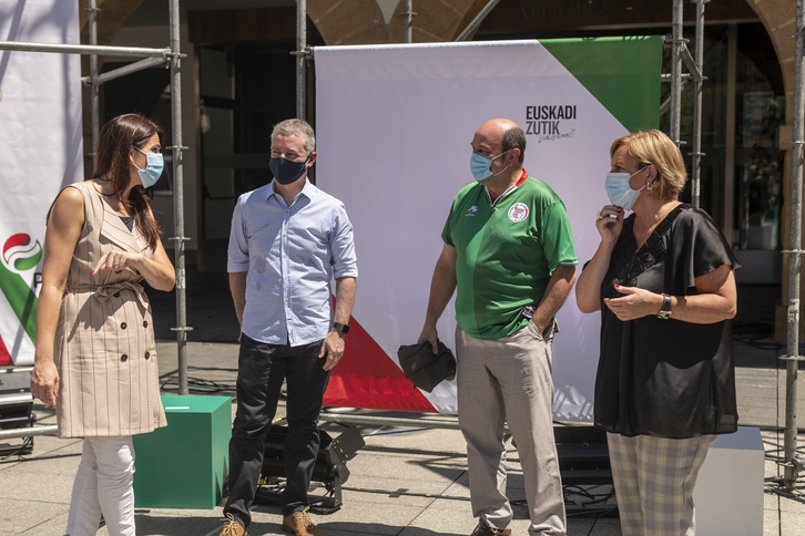 Leixuri Arrizabalaga, cabeza de lista jeltzale por Bizkaia, junto a Urkullu, Ortuzar e Itxaso Atutxa (Jaizki FONTANEDA I FOKU)