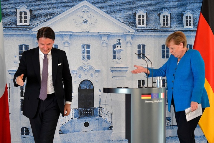 Angela Merkel recibió a Giuseppe Conte en Berlín el lunes. (Tobias SCHWARZ | AFP)
