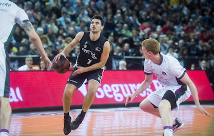 Tomeu Rigo continuará defendiendo la camiseta de Bilbao Basket. (Luis JUAREGIALTZO/FOKU)