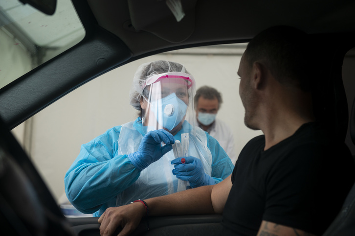 Test de coronavirus en Baiona. (Guillaume FAUVEAU | AFP)