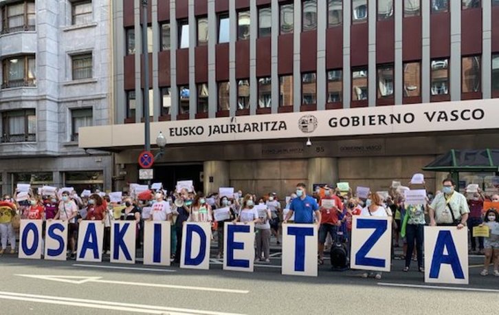 Osakidetzaren publifikazioa ekatzeko sindikatuek egindako protesta. (CCOO)
