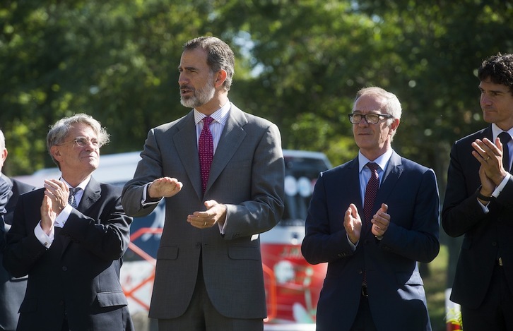 Imagen de archivo del rey español en una visita a Euskal Herria. (Luis JAUREGIALTZO/FOKU)