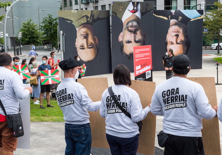 Sortu ha protestado a escasos metros del Bellas Artes, en la plaza Euskadi. (Marisol RAMIREZ/FOKU)