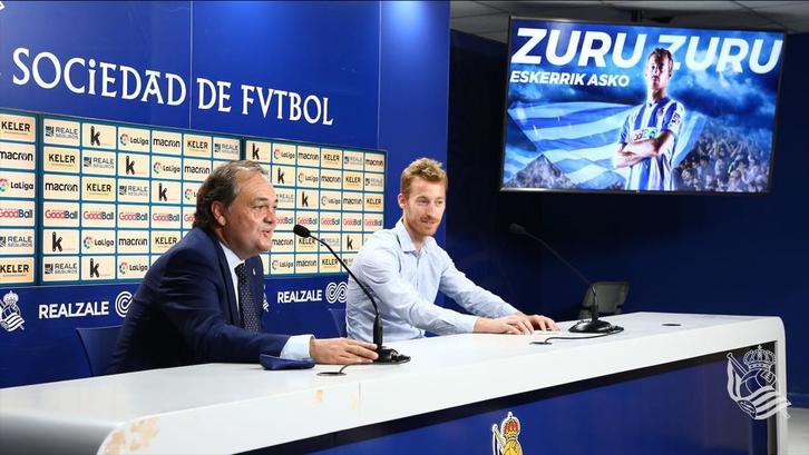 David Zurutuza ha estado acompañado de Jokin Aperribay en su despedida. (Prensa REAL SOCIEDAD)