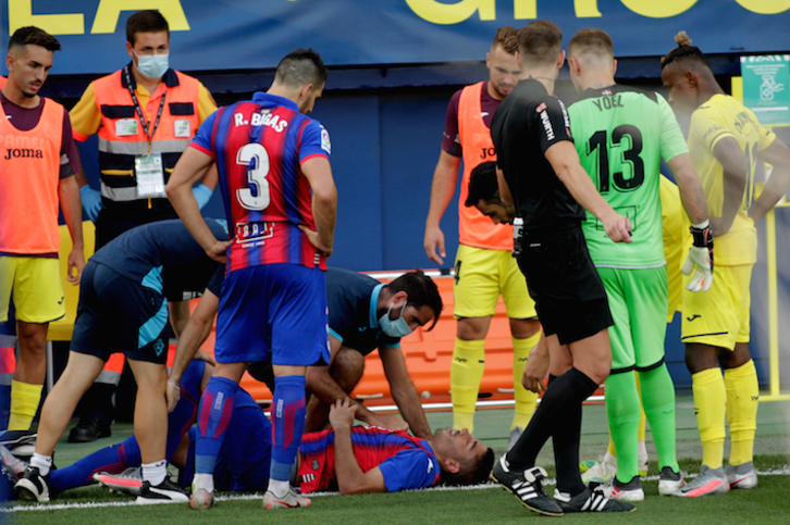 Cote se lesionó ayer en La Cerámica, en el último partido de Liga. (Omar ARNAU/LOF)