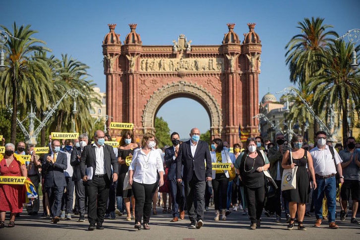 Apoyo a los enjuciados a las puertas del Juzgado. (@rogertorrent)