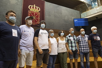 Representantes de la plantilla de Siemens Gamesa de Agoitz que han comparecido en el Parlamento de Nafarroa para denunciar el cierre de la planta. (Jagoba MANTEROLA/FOKU)