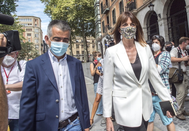 Idoia Mendia, a su llegada a una de las reuniones con el PNV. (Marisol RAMÍREZ/FOKU)