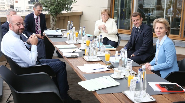 Merkel, Macron y Von der Leyen, el pasado domingo en Bruselas.(François WALSCHAERTS | AFP)