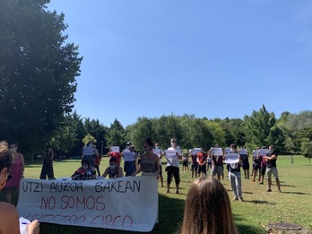 Rueda de prensa de varios colectivos de Mendillorri. (NAIZ)