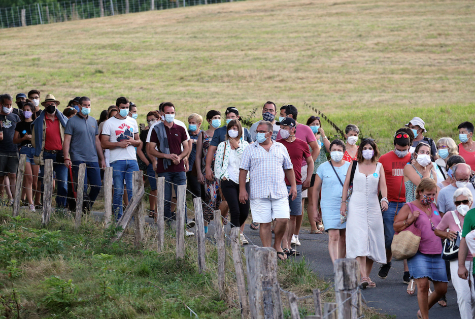 Jendea gogotik hurbildu zen Urmugaren Baigorriko emanaldiaz gozatzera. © Bob Edme
