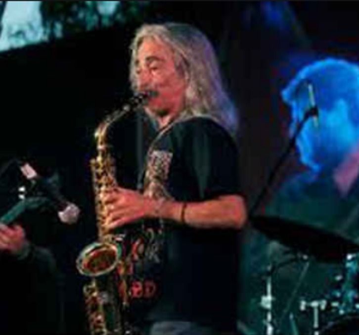 Selu Nieto con su saxofón. (NAIZ)