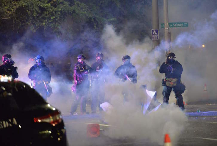 Policías del cuerpo federal especial enviado a Portland. (Ankur DHOLAKIA/AFP)