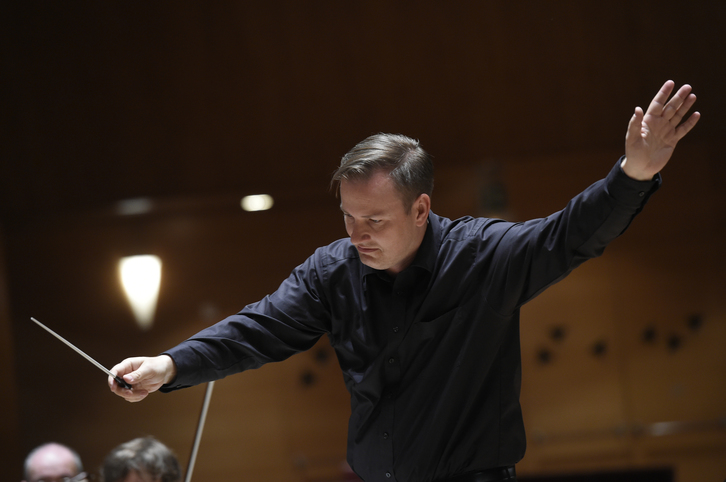 El director titular de la orquesta, Erik Nielsen. (E. MORENO ESQUIBEL)