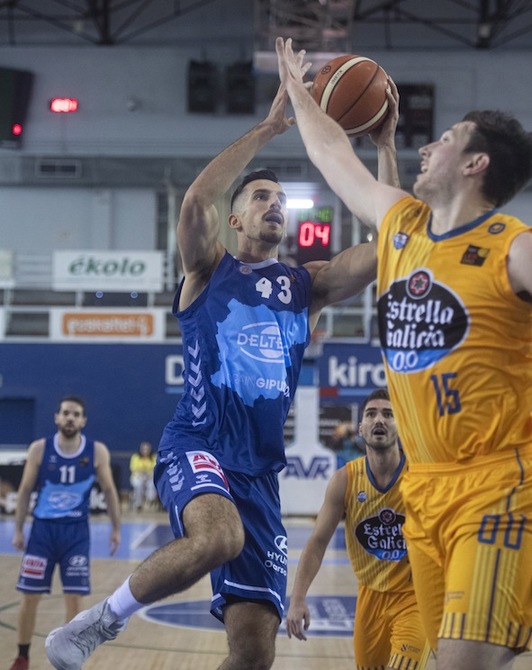 Todo apunta que Gipuzkoa Basket va a tener que inscribirse en la LEB Oro, pese a ganar en la cancha su ascenso a la Liga ACB. (Jon URBE / FOKU)