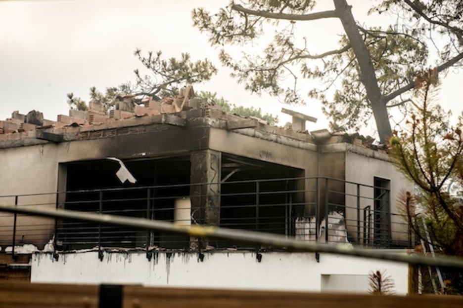 Suteak etxe batzuei eragin die. (Guillaume FAUVEAU/FOKU)