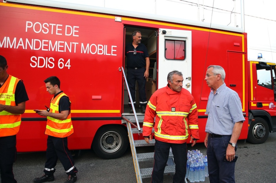 Claude Olive Angeluko alkatea basora gerturatu zen. (Bob EDME/FOKU)