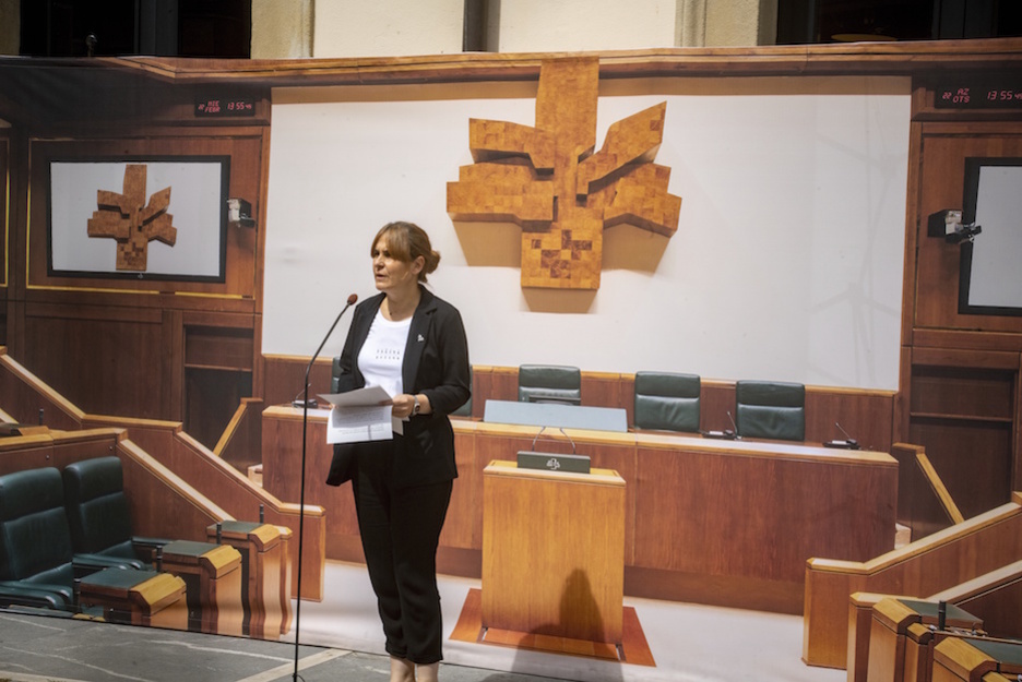 Nerea Kortajarena (EH Bildu) comparece ante los medios.  (Jaizki FONTANEDA / FOKU)