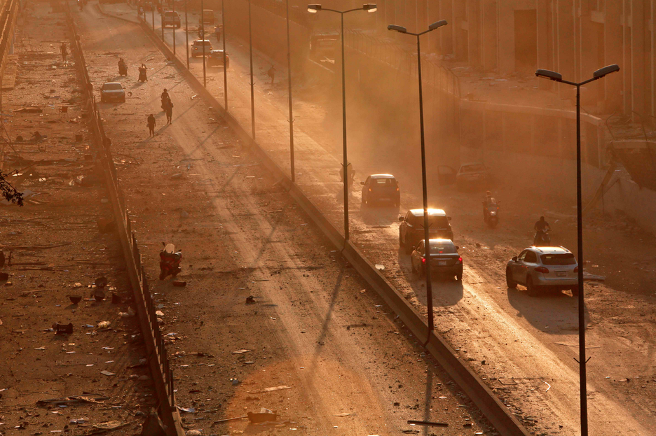 Una carretera de Beirut tras la brutal explosión. (Marwan TAHTAH/AFP).