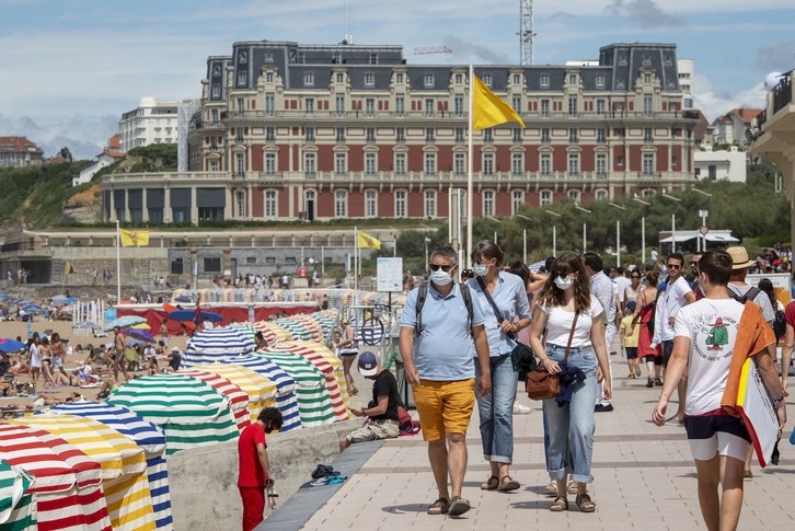 Turistas en la playa de Biarritz. (Guillaume FAUVEAU)