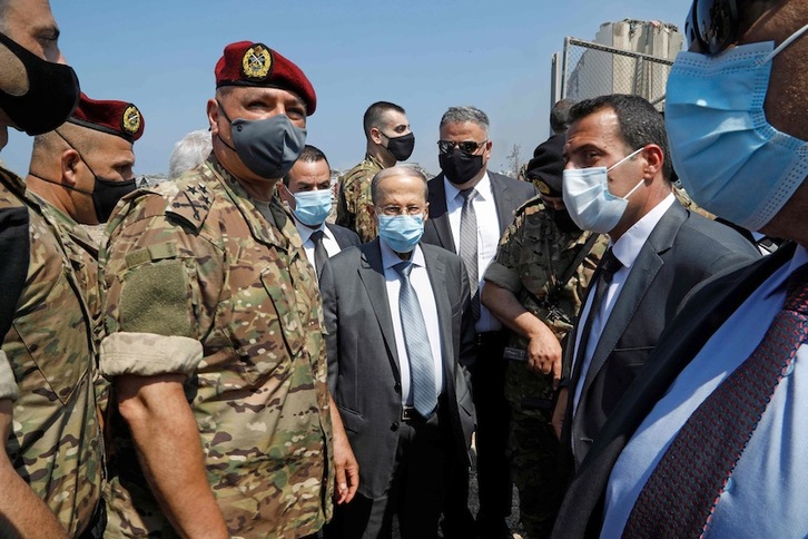 El presidente libanés, Michel Aoun, ha visitado este miércoles la zona donde se produjo la explosión. (AFP)