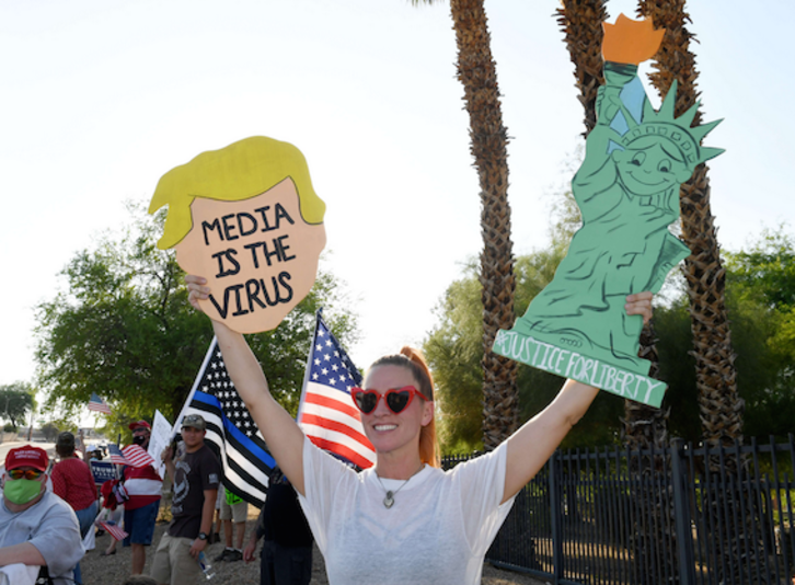 Una partidaria de Trump sin mascarilla en Las Vegas. (Ethan MILLER/AFP)