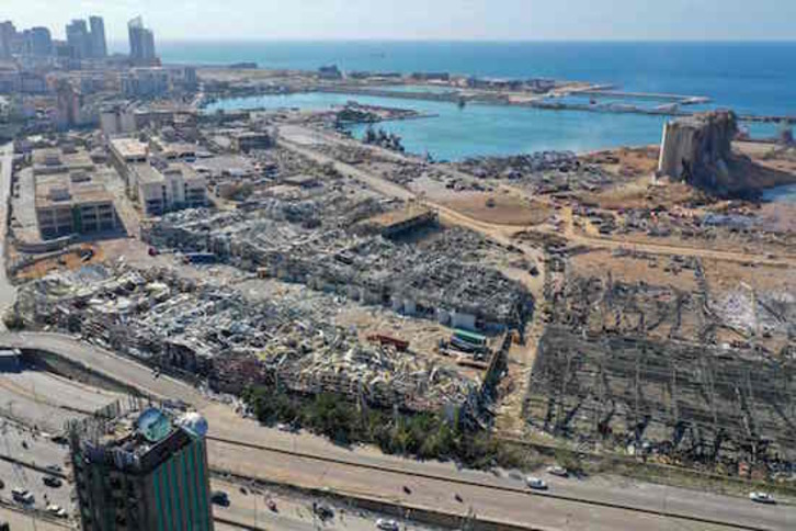 Estado en el que ha quedado el puerto de Beirut. (AFP)